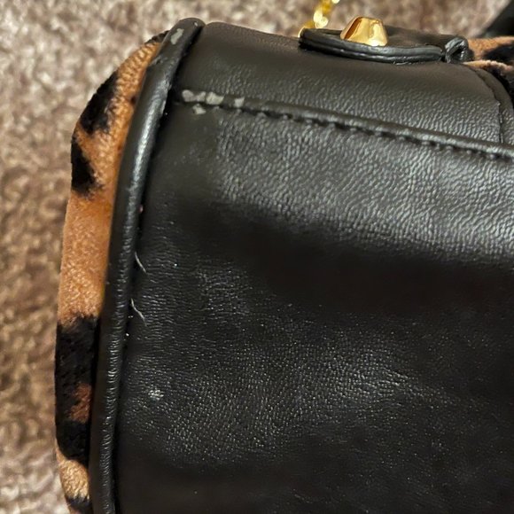 SOLD 🚫 Juicy Couture: Leopard Steffy Crossbody - Picture 16 of 16